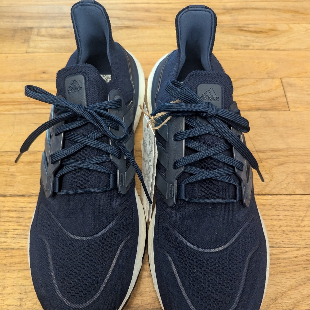 Men's Adidas Navy Ultraboost 22 size 11